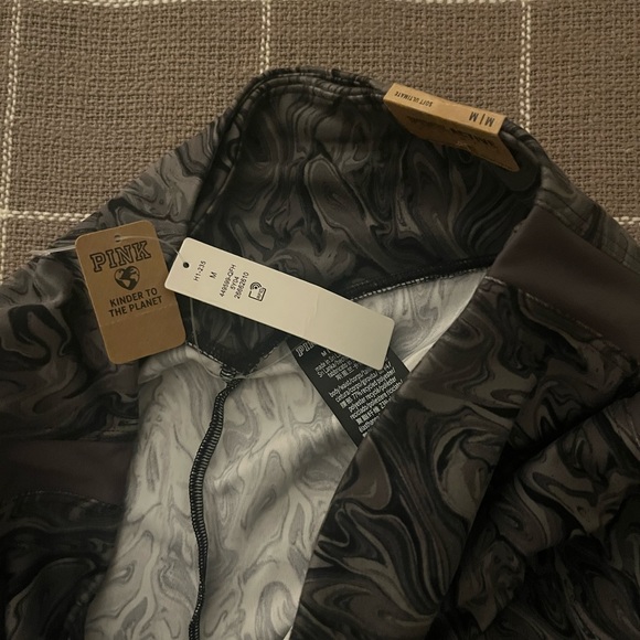 New with tags, VS Pink 6" soft Ultimate High Waist Biker Shorts - Picture 4 of 5